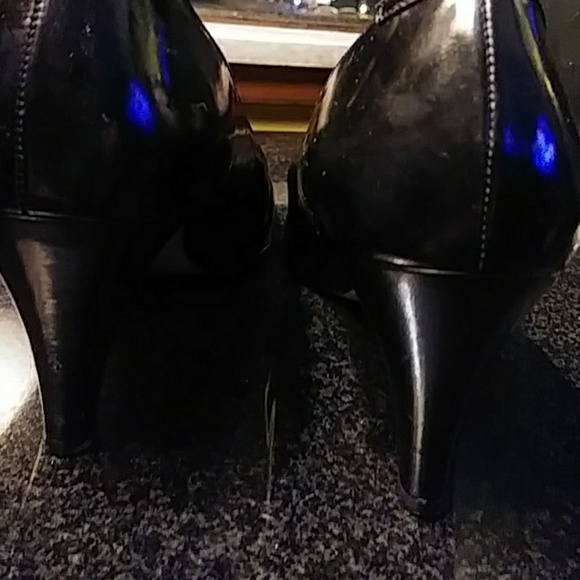 Black Ferragamo shoes - Picture 7 of 8